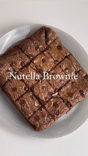 نوتيلا براوني - نوتيلا براوني الكمية لكل حصة &nbsp;100 جرام السعرات الحرارية 466، البروتين 8.7 جرام، الكربوهيدرات 51.2 جرام، الدهون 25.2 جرام