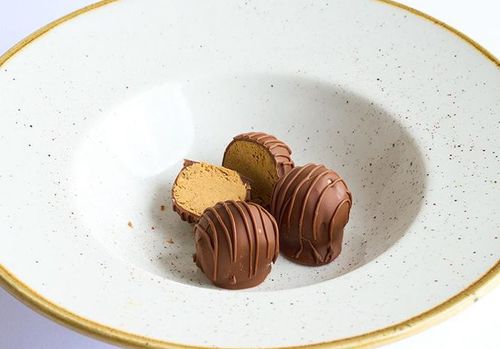 Lotus Protein Balls - ‏Calories 278 , Protein 15g , Carb 23g , Fat 14g .