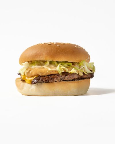 بيج ماك سماش - السعرات الحرارية 456، البروتين 23.4 جرام، الكربوهيدرات 37.3 جرام، الدهون 23.7 جرام.