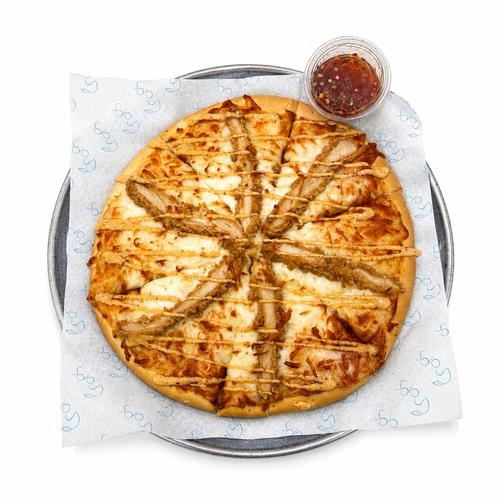 Dynamite Crispy Chicken Pizza