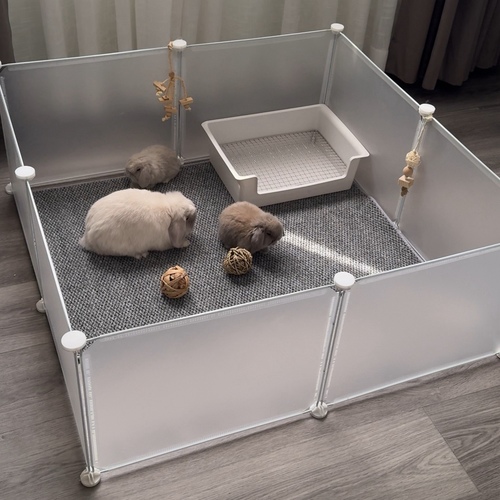 Small Pet Playpen – 10 Panels - Small Pet Playpen – 10 Panels 🐰
A practical and safe transparent playpen that provides a comfortable and secure space for small pets such as rabbits, hamsters, hedgehogs, and more. Made from durable, lightweight materials, it’s easy to assemble and disassemble, giving you the flexibility to shape it according to your space.
Features:
Spacious area for play and movement.
Transparent design for easy pet monitoring.
Easy to assemble and disassemble without tools.
Suitable for indoor use.
Ideal for rabbits and other small pets.
Dimensions:
May vary depending on assembly method. Shown in the picture: Length 111 cm × Width 75 cm × Height 47 cm