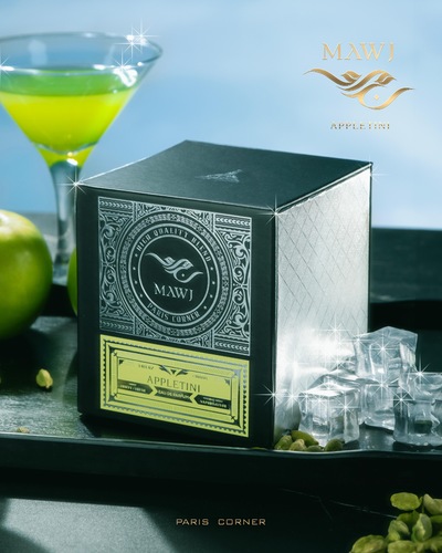 باريس كورنر | موج أبليتيني 100 مل - Product Description Paris Corner | Mooj Appletini 100ml Are you looking for a fragrance that embodies your vibrant energy and makes you stand out? Appletini by Paris Corner is just what you need! Inspired by the scent of Kilian's luxurious cocktail Apple Brandy on the Rocks, this unisex fragrance offers an amazing and dynamic olfactory journey full of contrasts. 
 From the first spray, Mooj Appletini awakens the senses with a spicy cardamom note, balanced by the refreshing bergamot note. This vibrant start perfectly complements your bold and energetic personality. 
 As it settles on the skin, the heart of the fragrance reveals its true allure. The delicious sweetness of apples merges with the richness of warm, slightly caramelized rum and brandy, evoking the sensation of a sophisticated cocktail poured over ice. This irresistible combination creates a captivating and unforgettable olfactory experience.