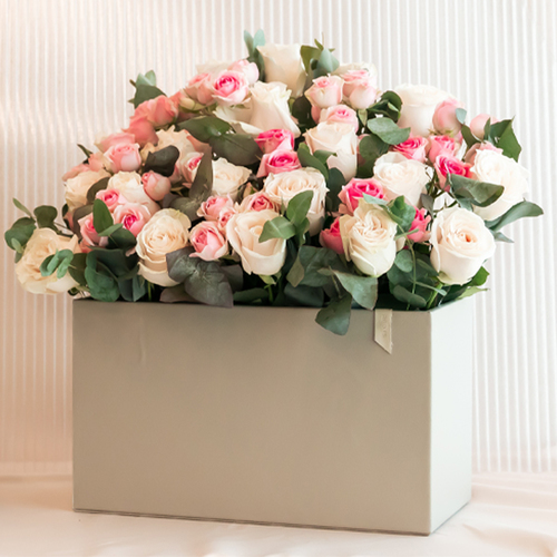 Roots Florist - Mix roses - Fresh flowers Leather box