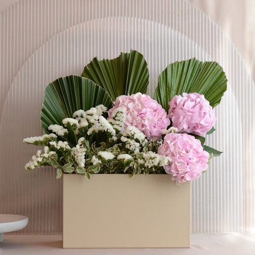 pink hydrangea - Fresh flowers 
Height 50 cm
Width 35 cm