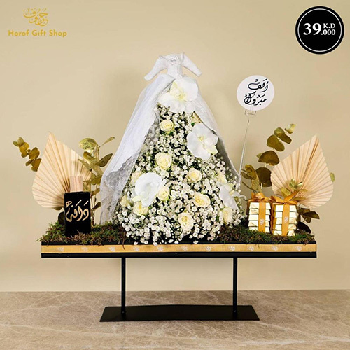 GIFT WEDDING 7 - Perfume 30 ML + Cocoa
  Natural Roses + Gift Card Width 60 cm x Height 55 cm