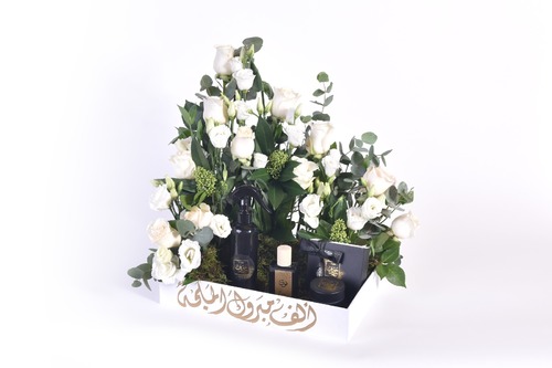 White Rose - Perfume 30 ML Rashoosh 200 ML Vietnamese or Indian incense Maamoul incense Natural Rose Choose to write on the box Gift Card Width 40 cm x Height 45 cm Approx