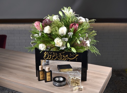 Classic wedding - Two Perfumes, 30 ML Vietnamese incense Eclairc vaporizer cacao Natural rose Choose to write on the box Gift card Width 50cm x Height 55cm Approx