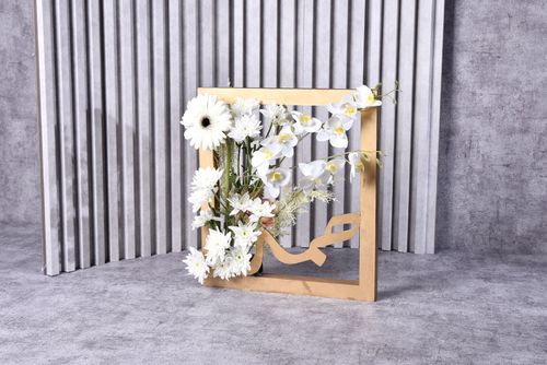 Golden Frame 1 - A frame decorated with natural roses and a choice of name Gift card Width 35 cm x Height 40 cm