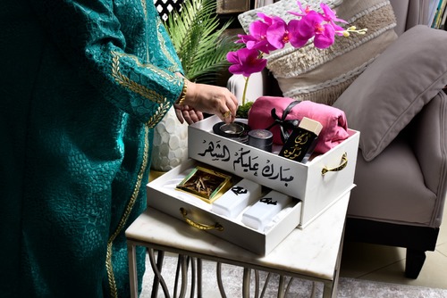 نقصة امى - Leather box Perfume from a set of letters (French on oud) 2 large sprays from a set of letters Prayer dress (Indian made) Circular Eclectic incense burner Maamoul incense Indian incense