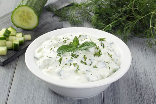 Yogurt with cucumber - Yogurt & cucumber salad with dry mint