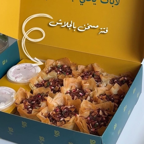 Fatah muskhan in glash with 2 sauce - Fatah Muskan layer of rise layer with special chicken muskhan inside goulash with 2 special sauce