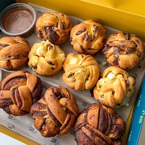 Mini babka with one kind of sauce, 6 pieces