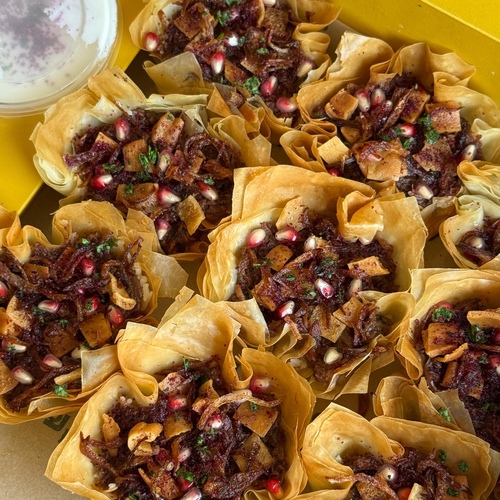 Fatah muskhan in glash with 2 sauce