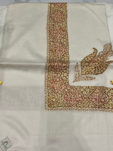 full-6769-58 - Full turma,kashmiri,orginal,hand made embroidered,one size of this shawl are avilable.