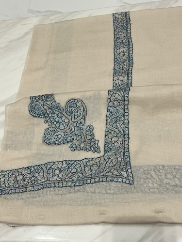 VIP-8972-56 - VIP,Pashmina,kashmiri,orginal,hand made embroidered,one size of this shawl are avilable.