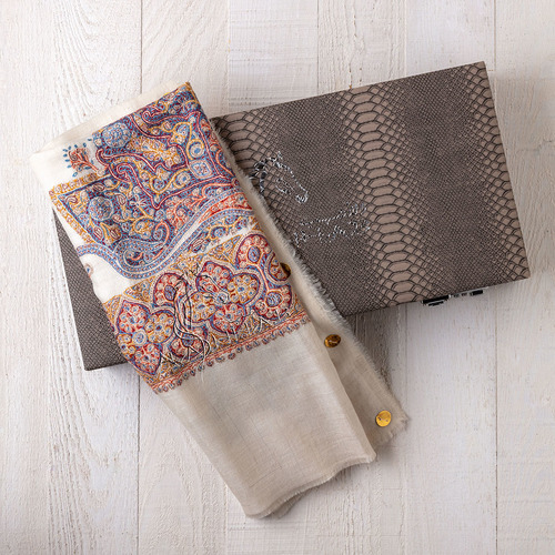 RB8-57 - ROYAL SHAWLS,Pashmina,kashmiri,orginal,hand made embroidered,one size of this shawl are avilable.