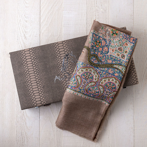 RB5-55 - ROYAL SHAWLS,Pashmina,kashmiri,orginal,hand made embroidered,one size of this shawl are avilable.