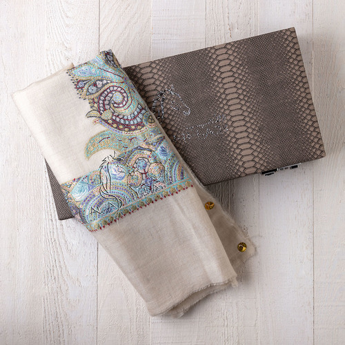 RB4-57 - ROYAL SHAWLS,Pashmina,kashmiri,orginal,hand made embroidered,one size of this shawl are avilable.