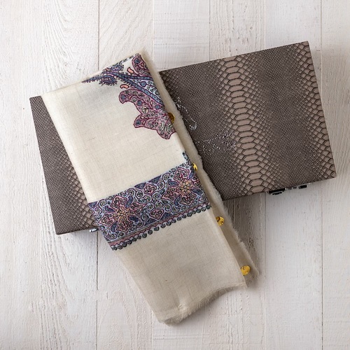 RA17-56 - ROYAL SHAWLS,Pashmina,kashmiri,orginal,hand made embroidered,one size of this shawl are avilable.