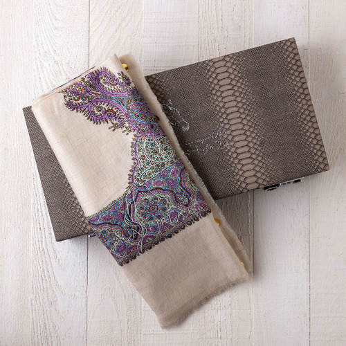 RA25-57 - ROYAL SHAWLS,Pashmina,kashmiri,orginal,hand made embroidered,one size of this shawl are avilable.