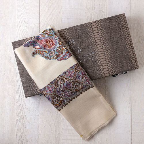 RA27-56 - ROYAL SHAWLS,Pashmina,kashmiri,orginal,hand made embroidered,one size of this shawl are avilable.