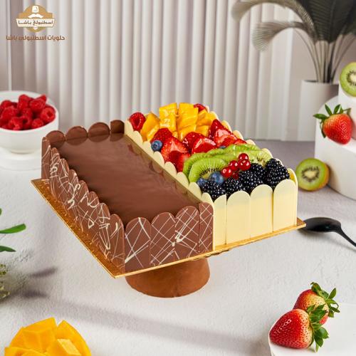 كيك شوكولاتة بالفواكه