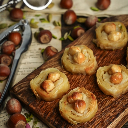 Round Baklava Stuffed With Hazelnut ( 5 Pieces )