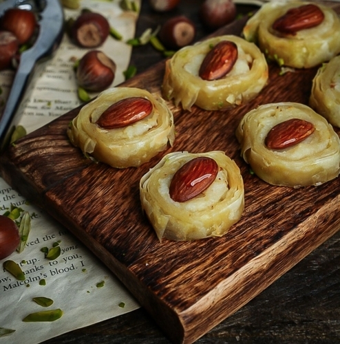 Round Baklava Stuffed With Almond 30 Pieces