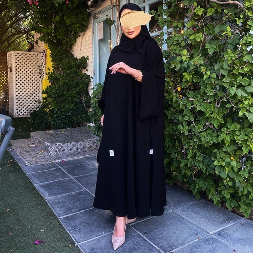 Sada 1 - Raw Deluxe Internet, Qatari-shaped abaya