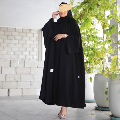 EA10 - The raw internet is luxurious and behind the Plassie , is a Qatari-shaped abaya