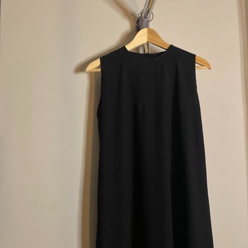 dress - خام انترنت سواد فاحم طباقي ع الكتف