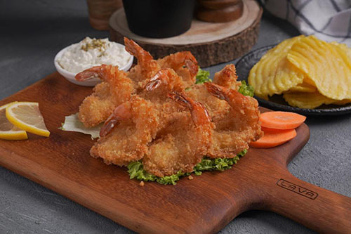 Broasted shrimp meal - 7 Pieces of fried rusk shrimp with garlic, fries and cola