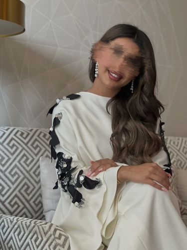 كود ٨٤ - يرجى كتابةالطولالكتف الكمالصدرالخصرالوركفي المربع ادناه
- لون واحد فقط