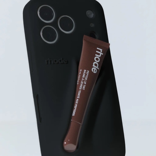 rhode lip case - For iphone 17 write in the messages 
only the case فقط الكفر