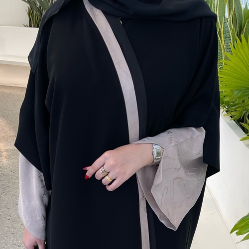 A6 - القصه چاينيز / متوفر حالياً اللون البيج فقط/الخام كريب/متوفره مع ملفع