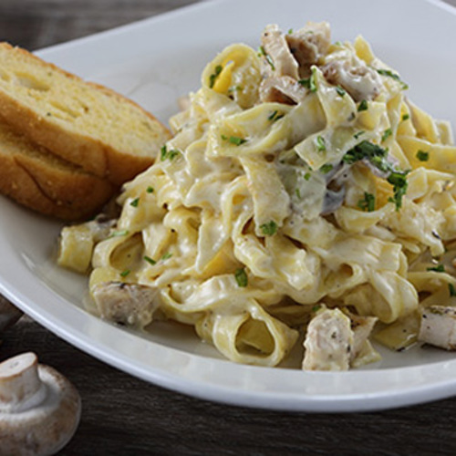 Alfredo Con Funghi - Fettuccini pasta, mushroom, marinated grilled chicken breast with creamy mushroom sauce served with sliced of our homemade garlic bread.