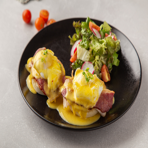 Egg Benedict - 2 eggs ,toast, turkey ham, beef bacon strips, topped hollandaise sauce