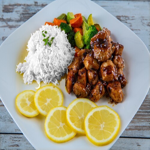 Lemon Teriyaki Chicken - Chicken chunks with lemon teriyaki sauce served with mix veggies and arabic white rice.