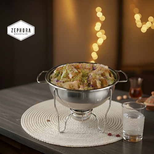 أم علي - كرواسون طازج منقوع في الحليب، مع اللوز ,الفستق وكريمة غنية لتجربة أم علي لذيذة