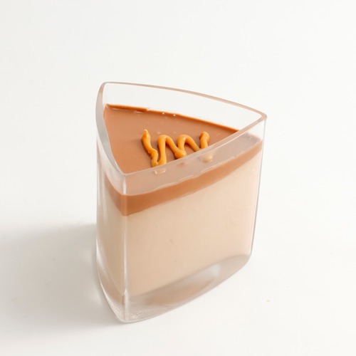 شغف الشوكولاتة - طبقات من الكيك الخفيف وكريمة الكراميل الغنية