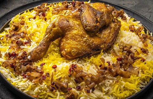 Chicken Majboos  4 person Tray - 4 pcs Half Chicken ( Alyoum) With  Mjboos Rice and Saffron and Kuwaiti Ajar and red.green Maaboo