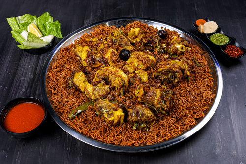 Mahmous ( Sayadiya) Lahm 4 Person Tray - Australian Meat Slaughter of Kuwait With Sayadiya Rice and Kuwaiti Ajar and Red.green Maabooj