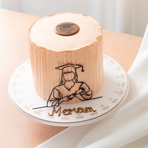 Graduation cake 2 - كيكة التخرج بطعم الكاكاو والفانيلا وحشوة الفراولة تقدم ببوكس ذا روف