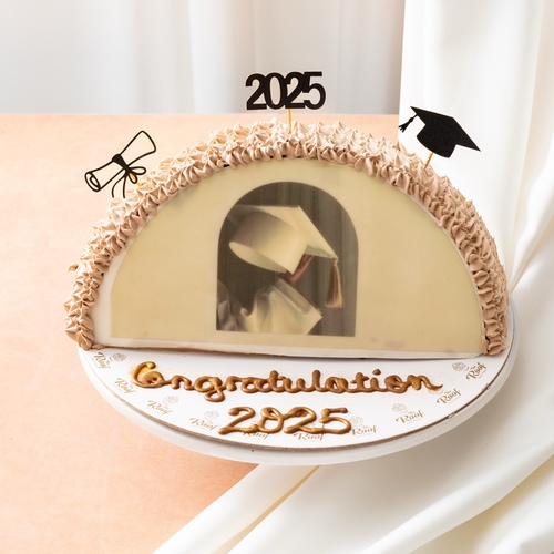Graduation cake 3 - كيكة التخرج بطعم الكاكاو والفانيلا وحشوة الفراولة تقدم ببوكس ذا روف
