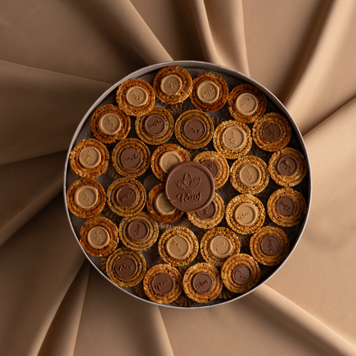 Box the Roof Cocoa Nuts - بوكس مكسرات الكاكاو والكرمل فستق ، لوز ، بندق ، سمسم٥٥ قطعه