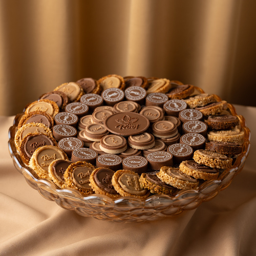 T2 Cocoa Tray - صينية كرستال بتصميم خاص مع ٩٠٠ جرام كاكاو بحشوات مختلفة ويفر بالبستاشيو ، برلين بندق بجوز الهند، مع مكسرات الكاكاو بندق ، بستاشيو ، سمسم ، لوز