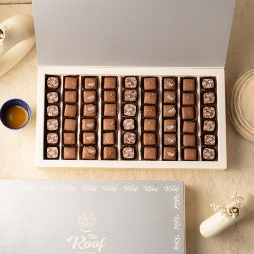 Cocoa Cups - عبارة عن بوكس كاكاو ٥٤ قطعه كاكاو بحشوات مختلفة برلين بندق ، بستاشيو ، فول سوداني سنيكرز،كندر