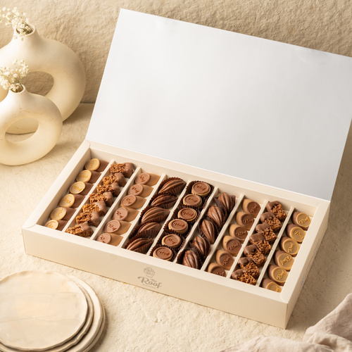 Cocoa Solo - عبارة عن بوكس كاكاو ٥٤ قطعه بحشوات مختلفة برلين بندق، كرانشي كاكاو ، سنيكرز ، كرسبي كاكاو كورن فلكس