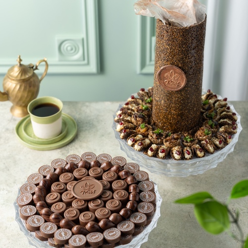 A1 Offers - عرض عبارة عن صينية كرستال مع كيلو كاكاو بحشوات مختلفة ويفر بالبستاشيو ، شيز كيك ، كرانشي مكسرات مع صينية كرستال موالح ٤٣ قطعه تاكو السمسميه بالزعتر مع الجبن والرمان ، سمسمية الزعتر مع الفته بالبطاط والباذنجان