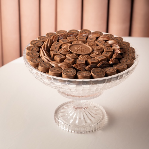 Crystal tray 2 - صينية كرستال قاعده مع كيلو ١١٨ قطعه كاكاو بحشوات مختلفة برلين كرانشي ، بستاشيو بالكنافة ، شيز كيك ، كرانشي بسكويت نوتيلا